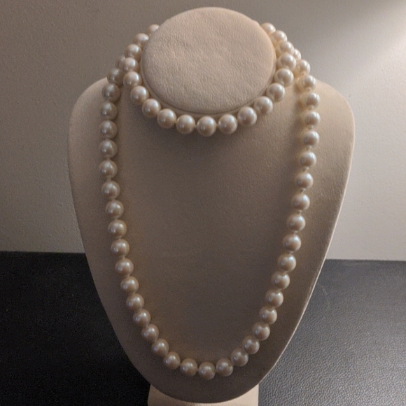 Jewelry - Faux Pearl Necklace